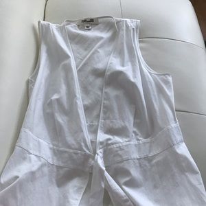 Beautiful Diane  Von Furstenberg white top